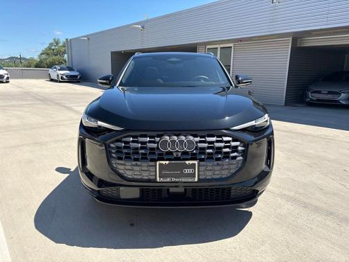 Mythos Black Metallic 2025 Audi Q5 2.0T quattro Premium
