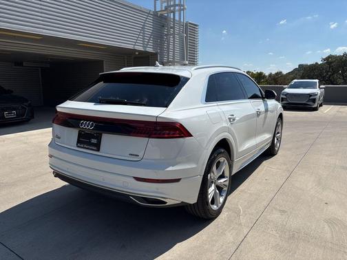 2023 Audi Q8 55 Premium