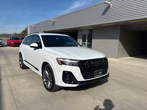 2025 Audi Q7 45 Premium