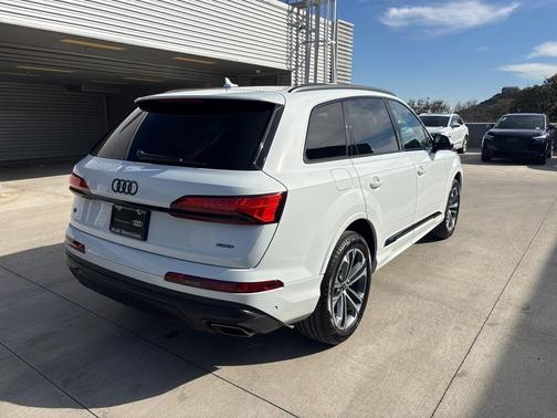 2025 Audi Q7 45 Premium