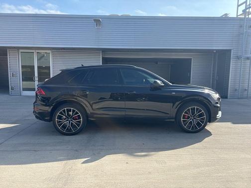 2023 Audi Q8 55 Premium