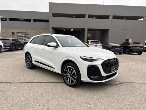 Glacier White Metallic 2026 Audi Q5 PLUS