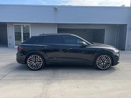 Mythos Black Metallic 2026 Audi SQ8 4.0T Prestige