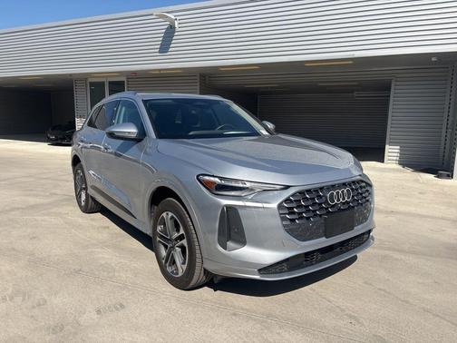 Florett Silver Metallic 2025 Audi Q5 2.0T quattro Premium