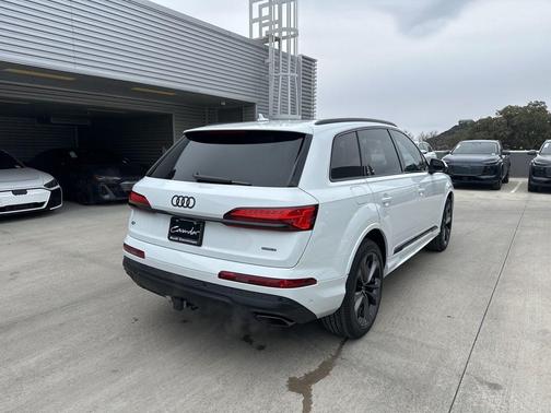 2025 Audi Q7 55 Premium Plus