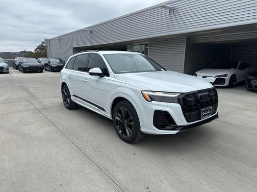 2025 Audi Q7 55 Premium Plus
