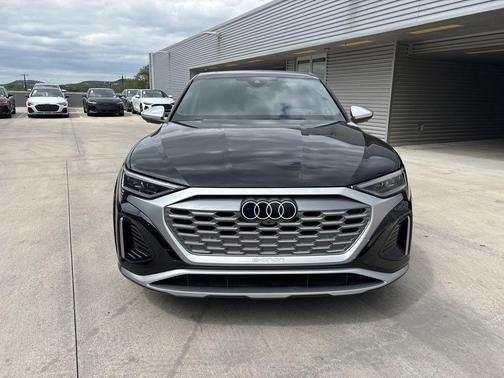 Mythos Black Metallic 2024 Audi SQ8 e-tron Premium Plus