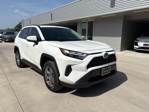 2024 Toyota RAV4 Hybrid XLE