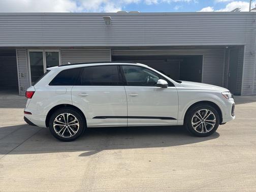 2025 Audi Q7 45 Premium