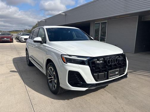 2025 Audi Q7 45 Premium