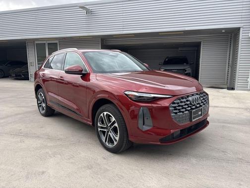 Grenadier Red Metallic 2025 Audi Q5 2.0T quattro Premium