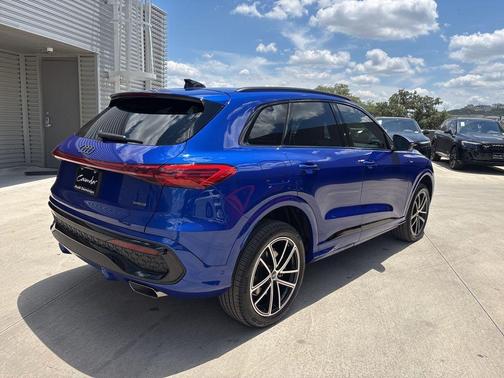 Ultra Blue Metallic 2026 Audi Q5 PLUS