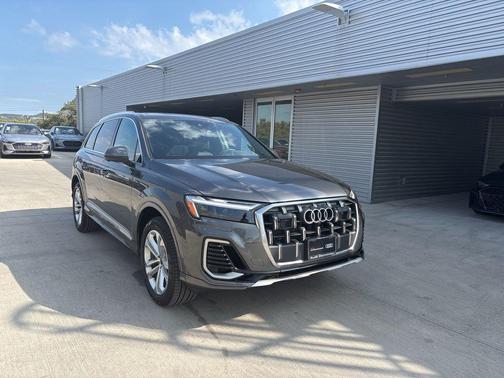2025 Audi Q7 55 Premium