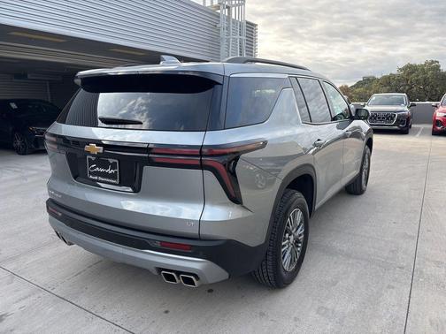 2024 Chevrolet Traverse LT