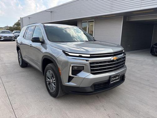 2024 Chevrolet Traverse LT