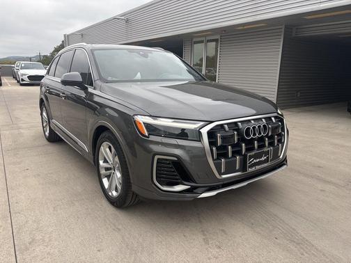 2026 Audi Q7 55 Premium Plus