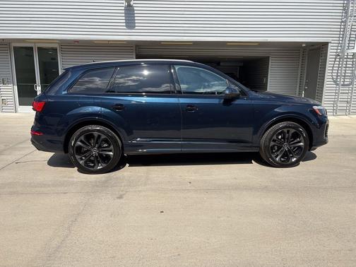 2025 Audi Q7 55 Premium