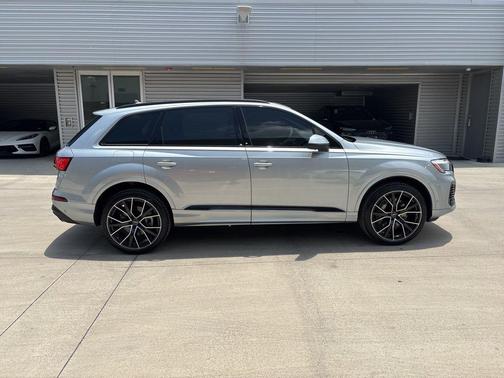 2025 Audi Q7 55 Premium Plus