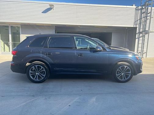 2025 Audi Q7 45 Premium