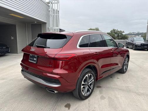 Grenadier Red Metallic 2025 Audi Q5 2.0T quattro Premium