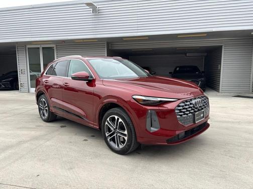 Grenadier Red Metallic 2025 Audi Q5 2.0T quattro Premium