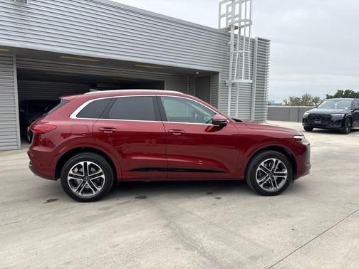 Grenadier Red Metallic 2025 Audi Q5 2.0T quattro Premium
