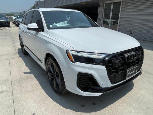 2025 Audi Q7 55 Premium Plus