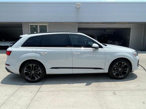 2025 Audi Q7 55 Premium Plus