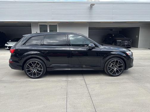 2025 Audi Q7 55 Prestige