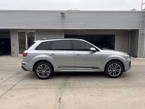 2026 Audi Q7 45 Premium