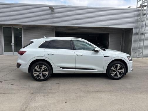 2024 Audi Q8 e-tron Premium