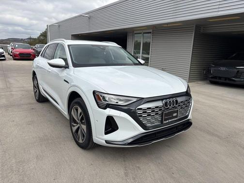 2024 Audi Q8 e-tron Premium