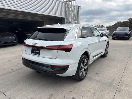 2024 Audi Q8 e-tron Premium