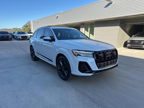 2025 Audi Q7 55 Premium Plus