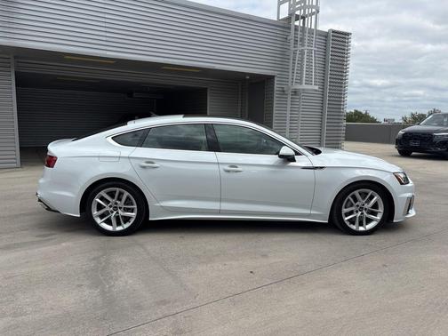 Glacier White Metallic 2023 Audi A5 Sportback 45 S line quattro Premium