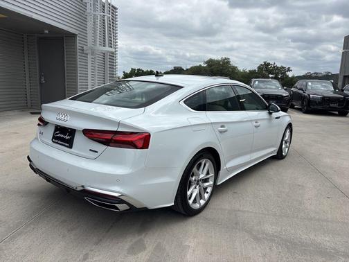 Glacier White Metallic 2023 Audi A5 Sportback 45 S line quattro Premium