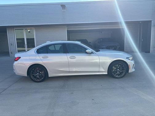 2025 BMW 330 i xDrive