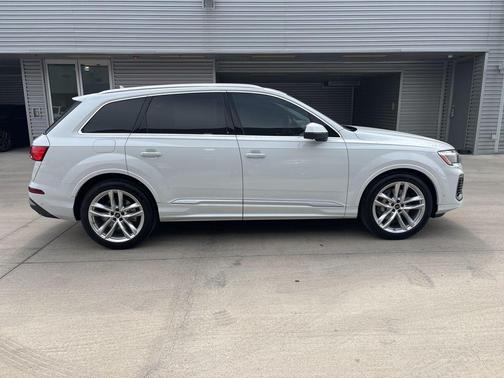 2025 Audi Q7 55 Premium Plus
