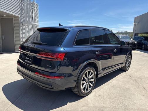 Waitomo Blue Metallic 2024 Audi Q7 45 Premium