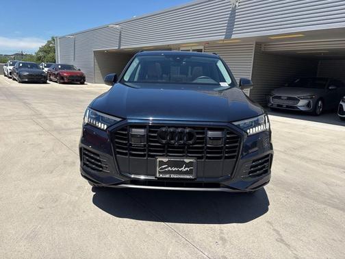 Waitomo Blue Metallic 2024 Audi Q7 45 Premium