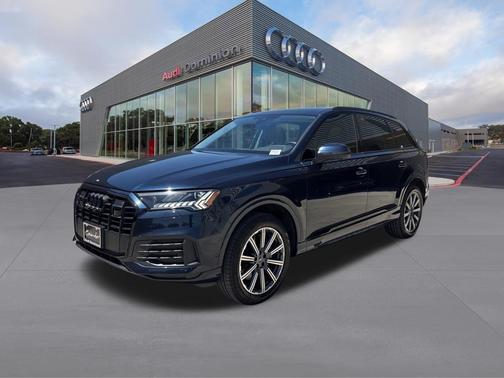 Waitomo Blue Metallic 2024 Audi Q7 45 Premium