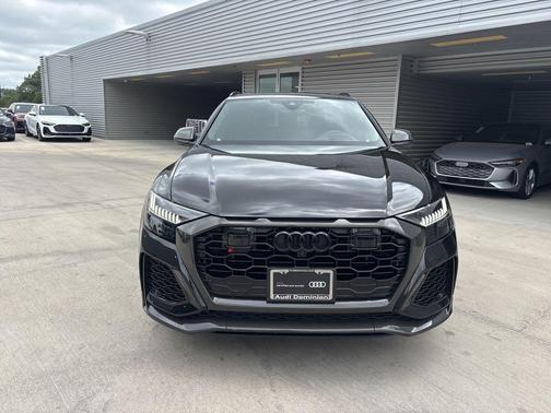 Mythos Black Metallic 2024 Audi RS Q8 4.0T quattro