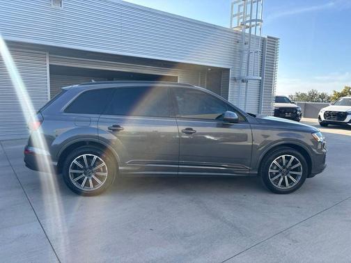 Samurai Gray Metallic 2024 Audi Q7 45 Premium