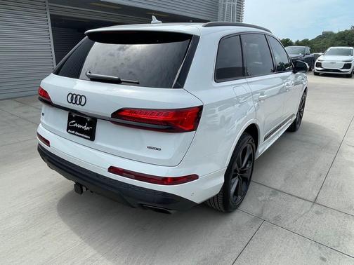 2025 Audi Q7 55 Premium Plus