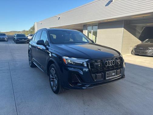 2025 Audi Q7 45 Premium
