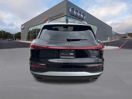 Mythos Black Metallic 2025 Audi Q5 2.0T quattro Premium