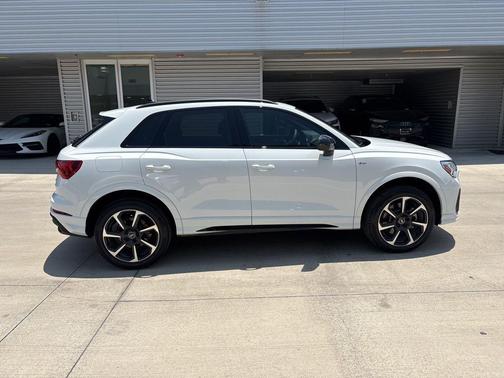 2025 Audi Q3 45 S line Premium