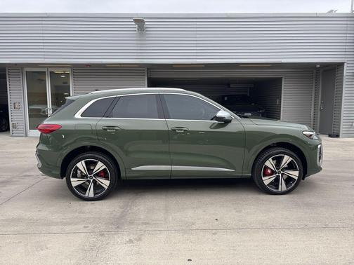 2025 Audi SQ5 3.0T quattro Premium