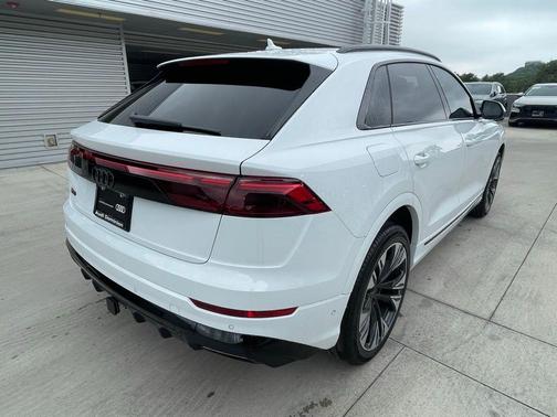 2025 Audi Q8 55 Premium