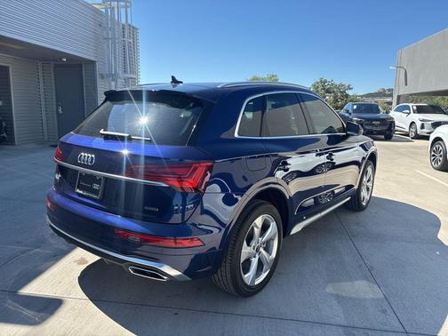 Navarra Blue Metallic 2024 Audi Q5 45 S line quattro Premium